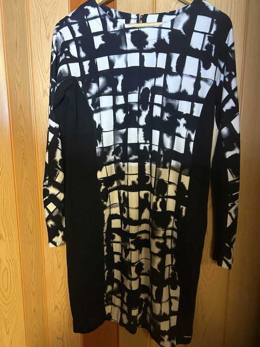 Sukienka wyszczuplająca rozm. 38