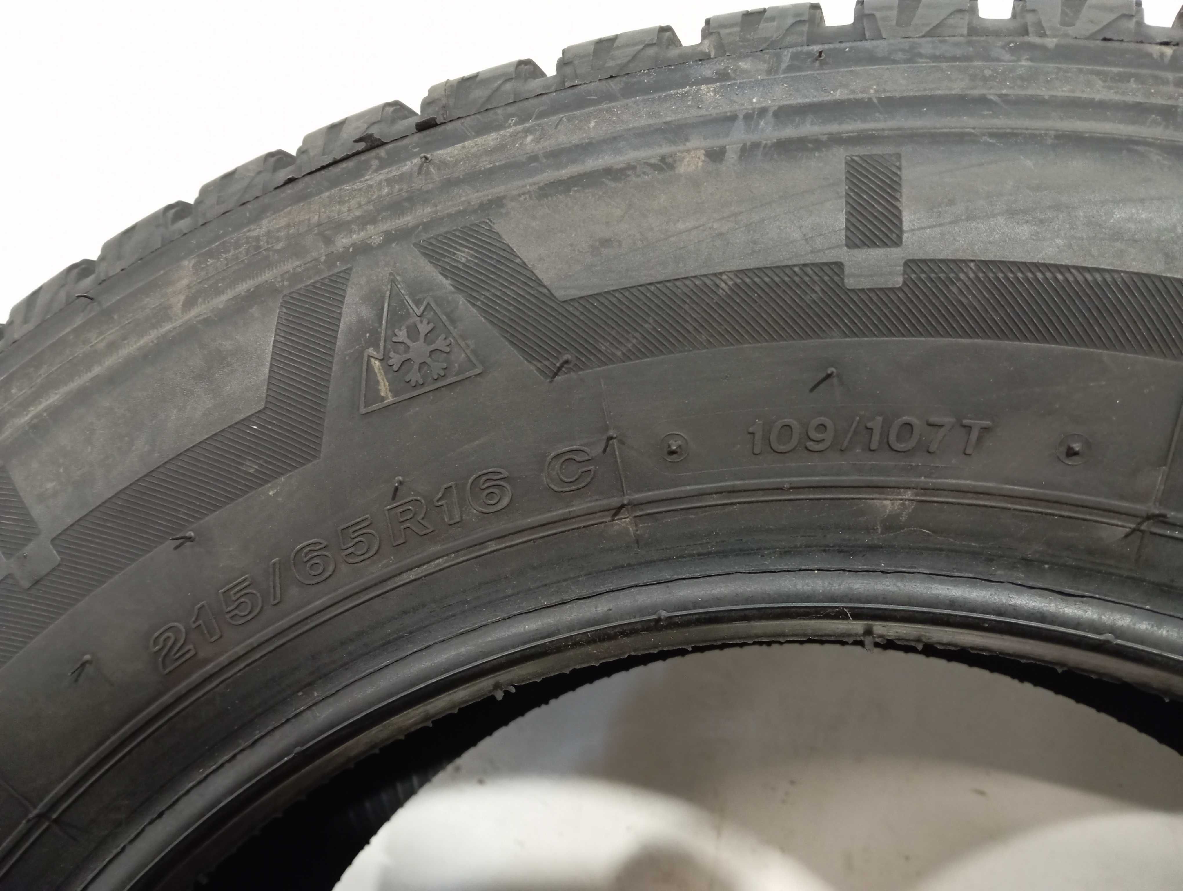 1x 215/65 R16C 109/107T Bridgestone Blizzak W810. 2021r 9,3mm