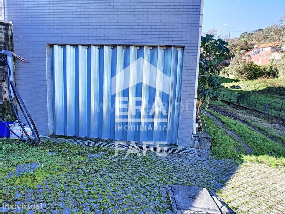 Garagem com 500 m2 em Golães
