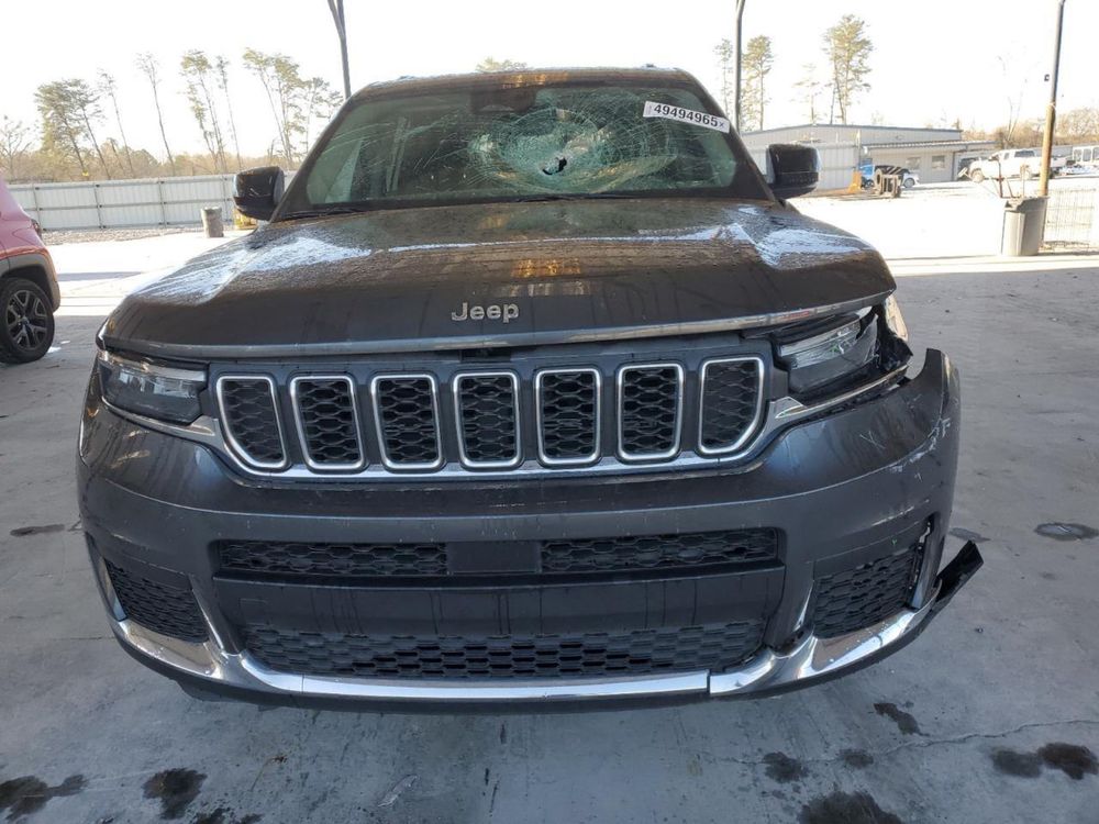 2022 Jeep Grand Cherokee Laredo 4x4
