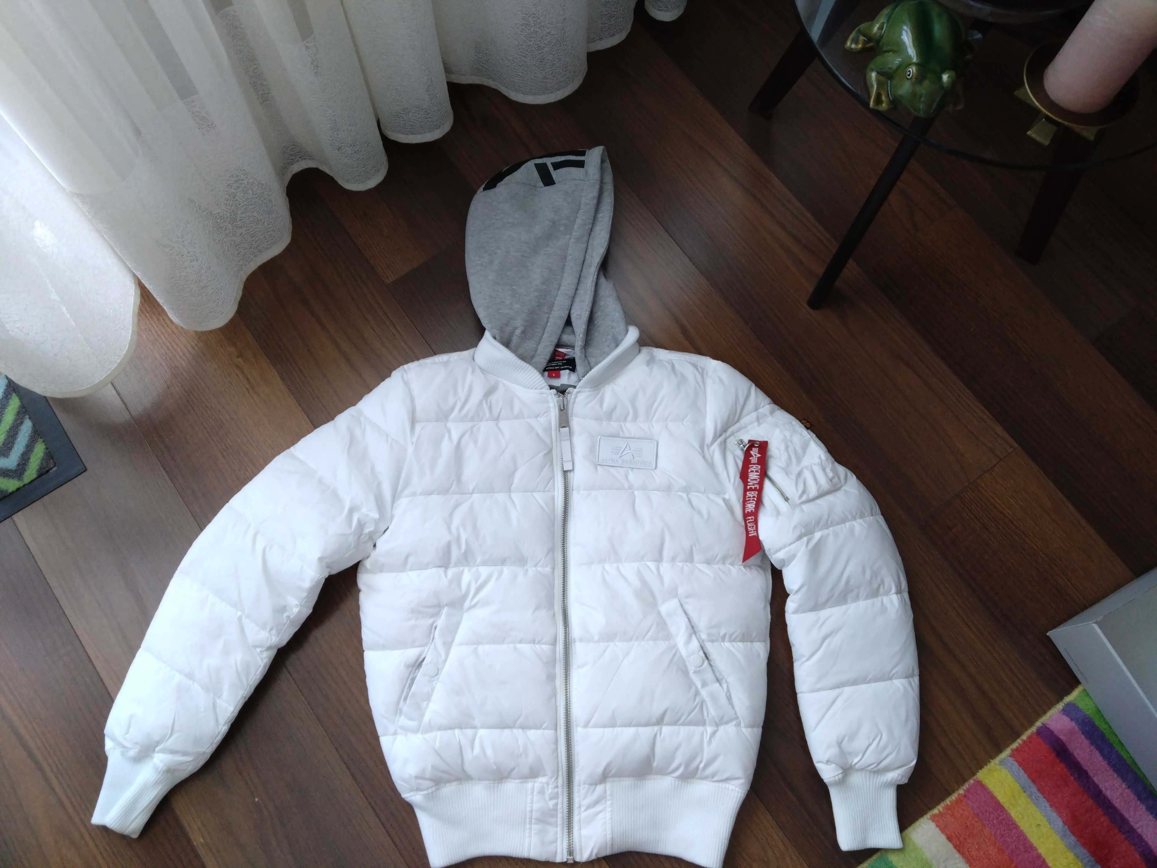 Kurtka zimowa/biała firmy Alpha Industries - rozmiar S