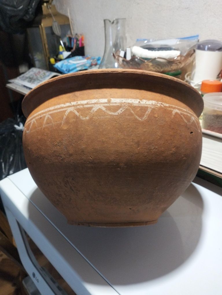 Глиняная миска .