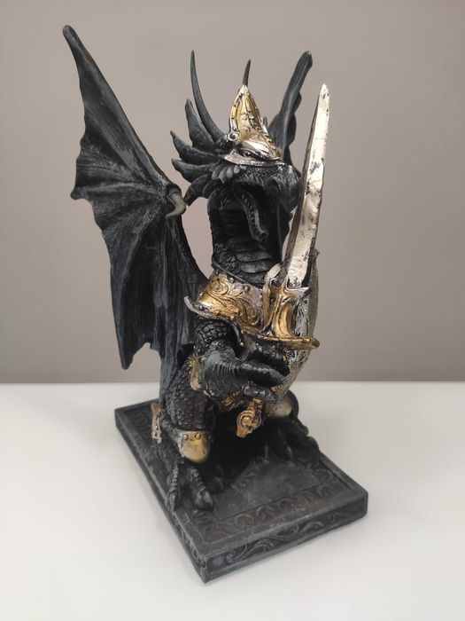 Smok Rzeźba Figura Fantastyka