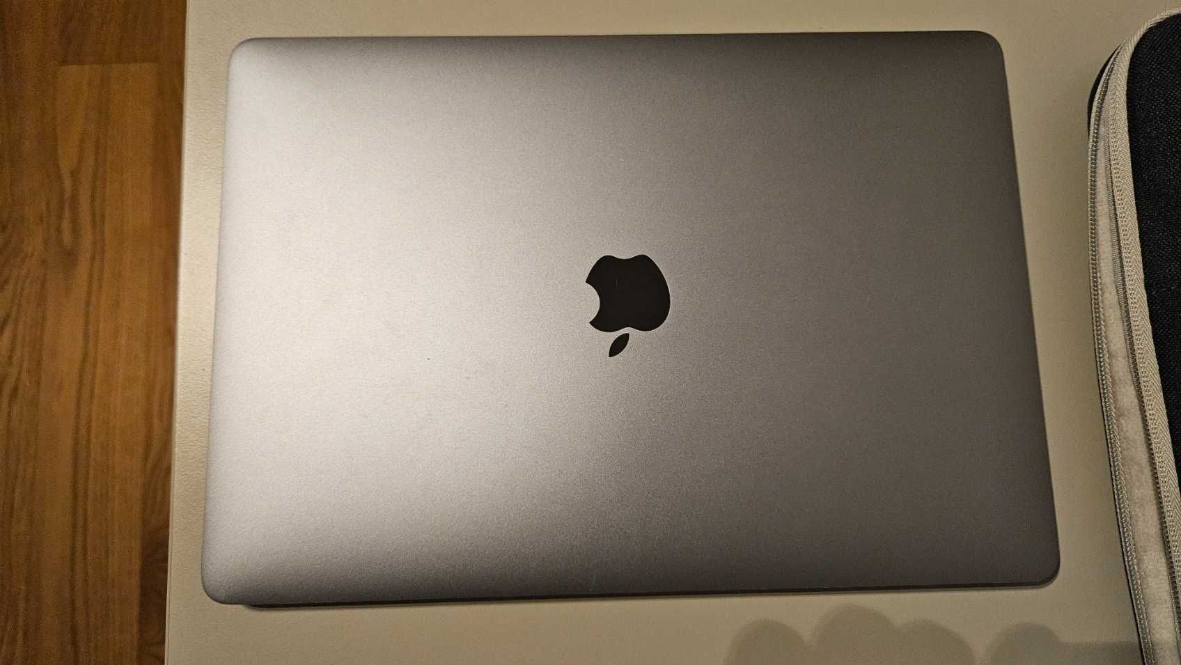 MacBook Pro 13" M1 2020 + etui 16/256 A2338
