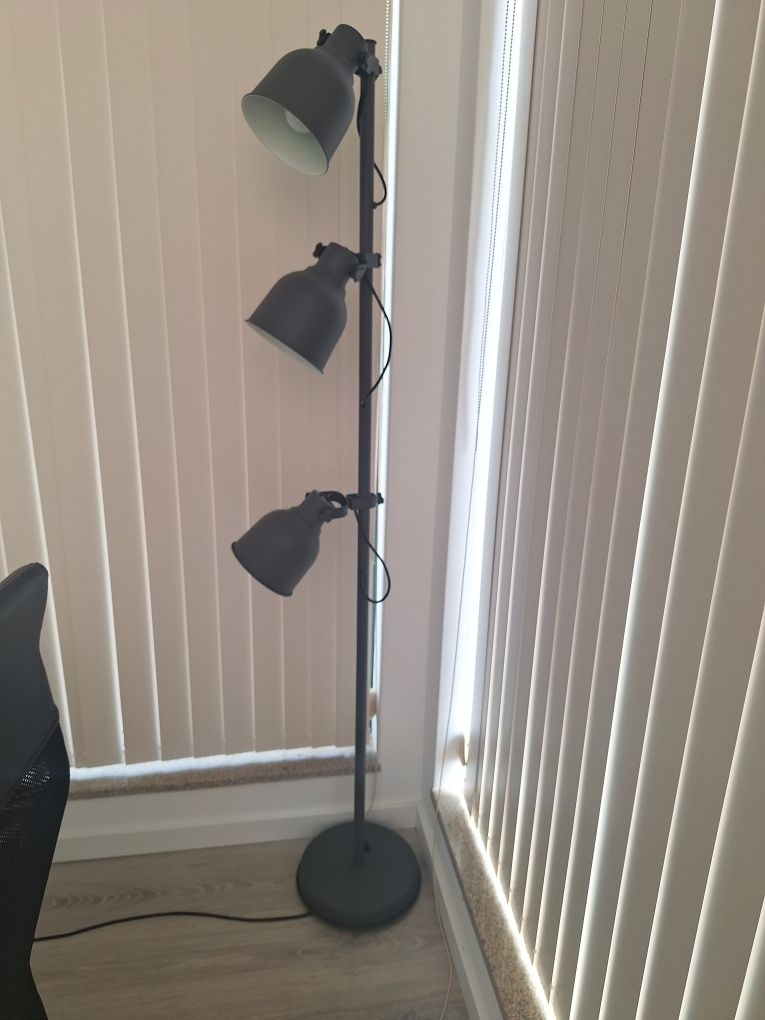 Candeeiro de pé Ikea