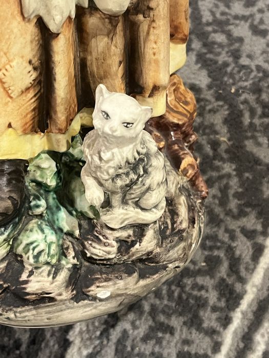 Figurka z porcelany malowana