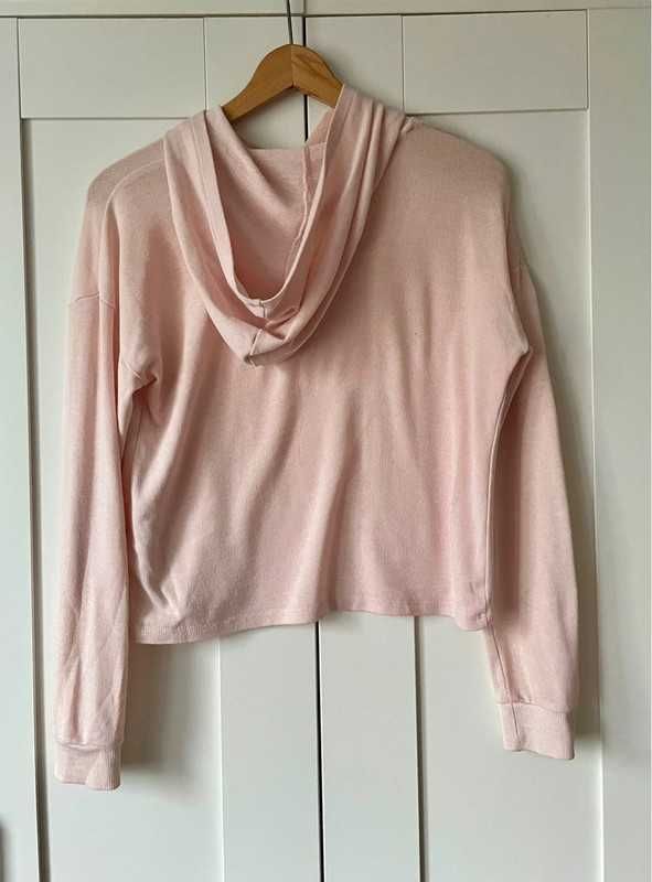 Różowa cienka bluza