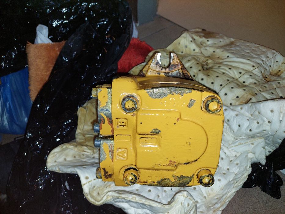 Silnik hydrauliczny koparki Liebherr, napęd jazdy i  przekladni