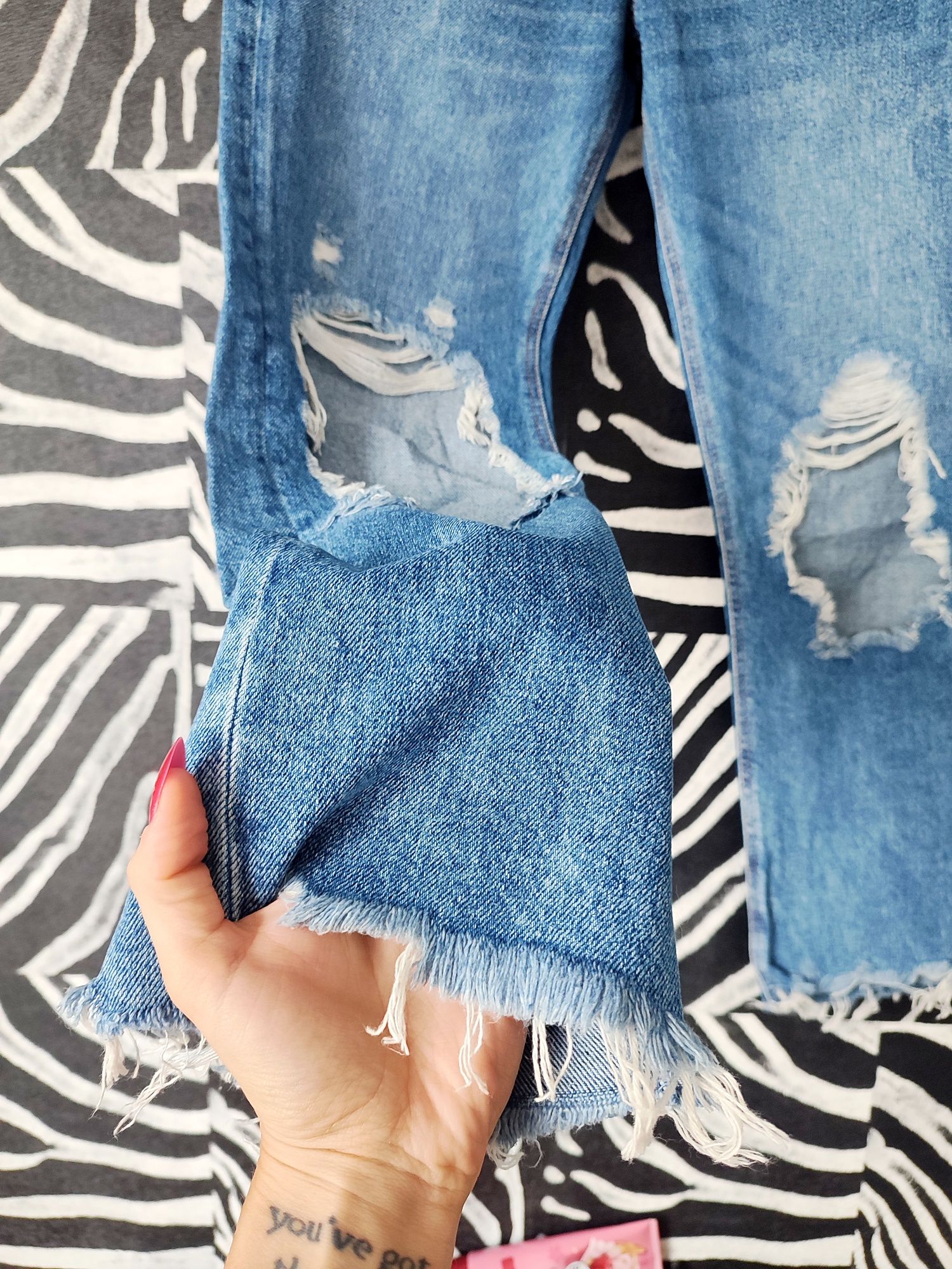 Damskie jeansy proste Zara z rozdarciami proste niebieskie S/36
