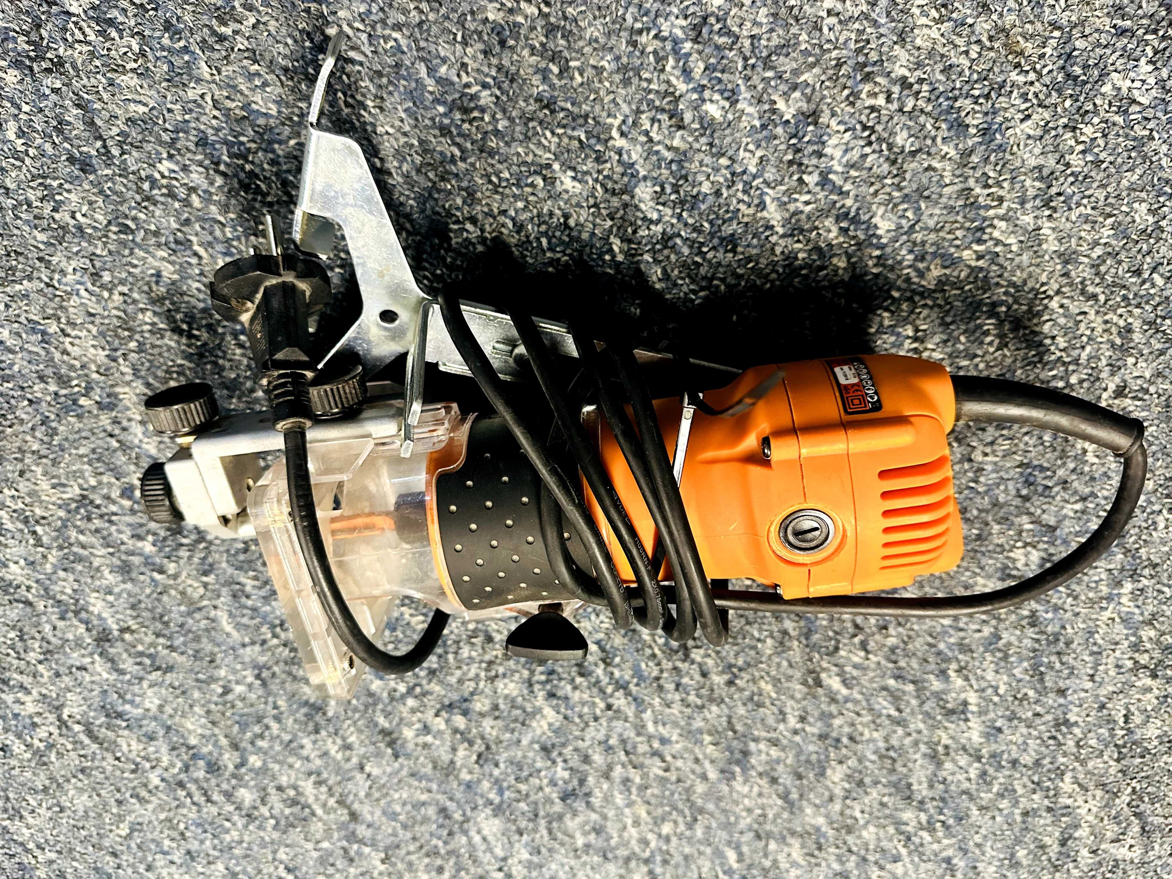 Frezarka Krawędziowa CMT10 550W – Precyzyjne Narzędzie!