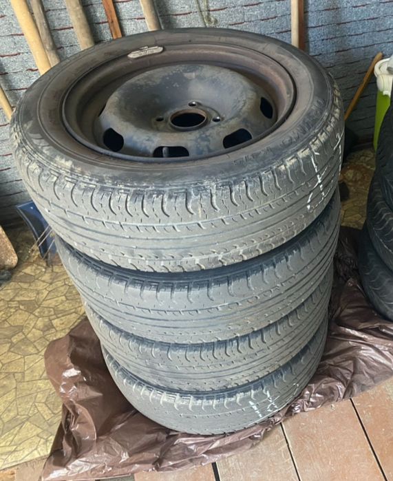 Komplet felg z oponami. Felgi stalowe rozmiar 15 cali. Peugeot 207
