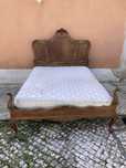 Cama de casal com colchão em bom estado