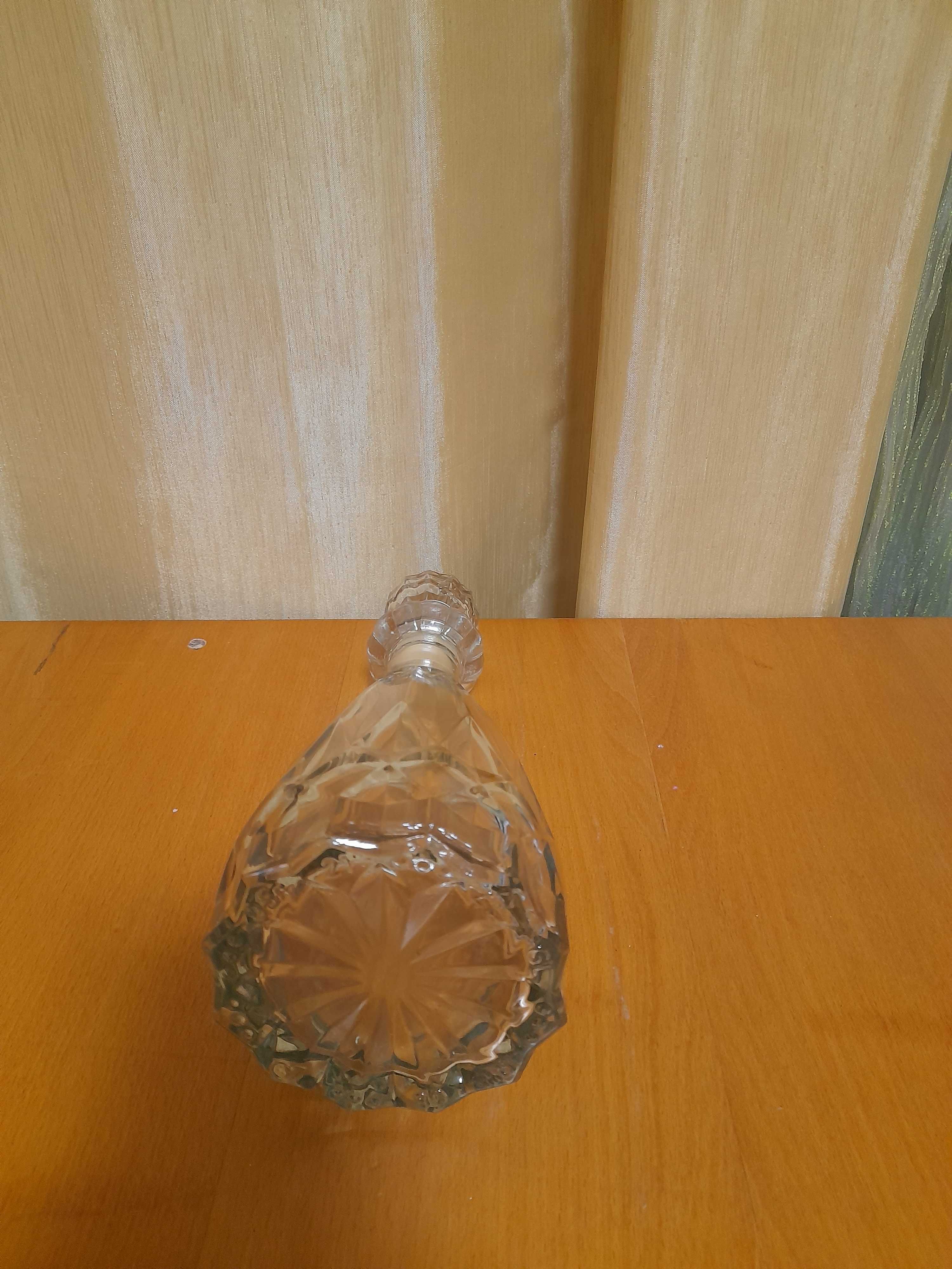 Графин стеклянный на 0,5 л. оригинальная бутылка