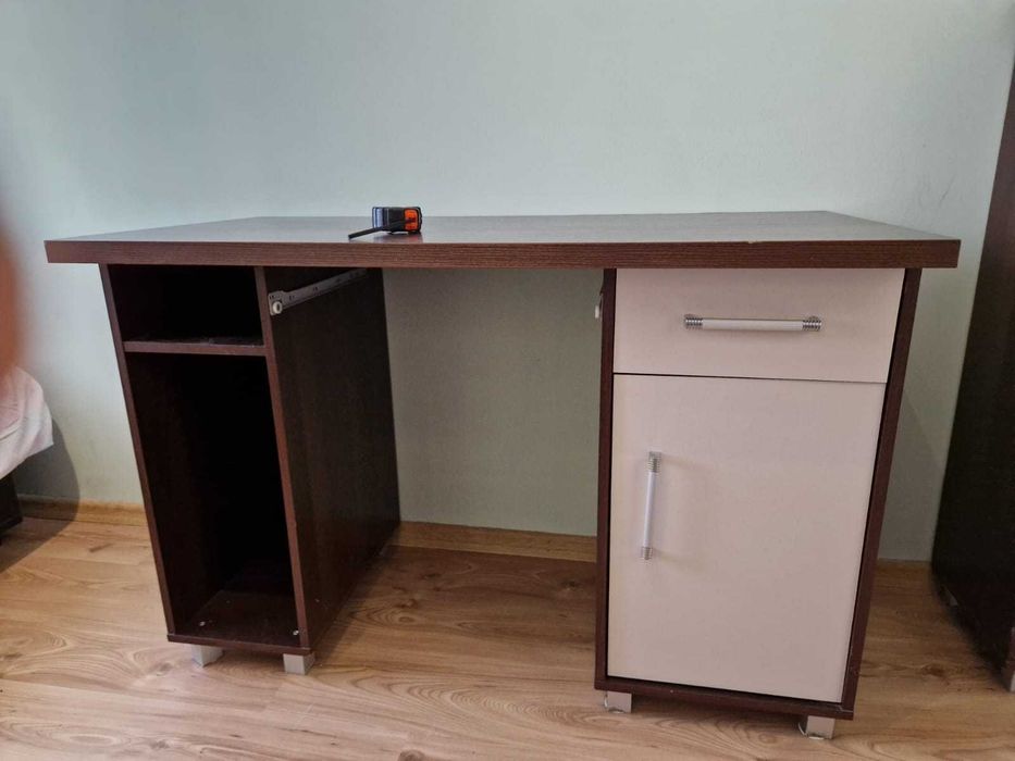 zestaw mebli - biurko i szafka