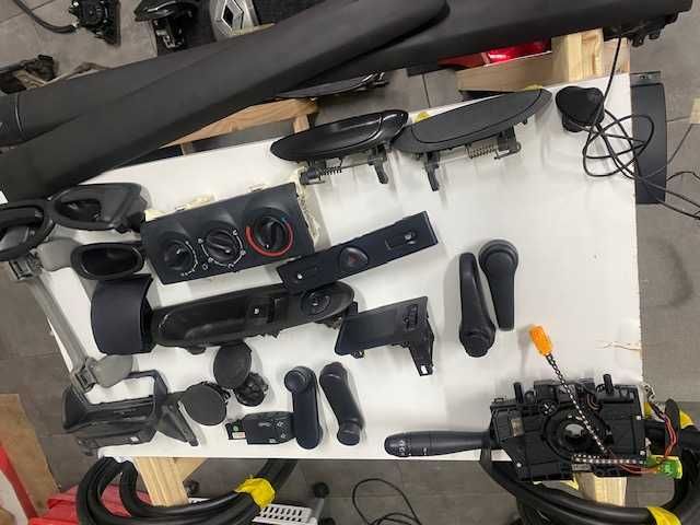 VARIAS PEÇAS Renault 3 1.2 16V (2001/05), Borrachas, chapeleiras, etc