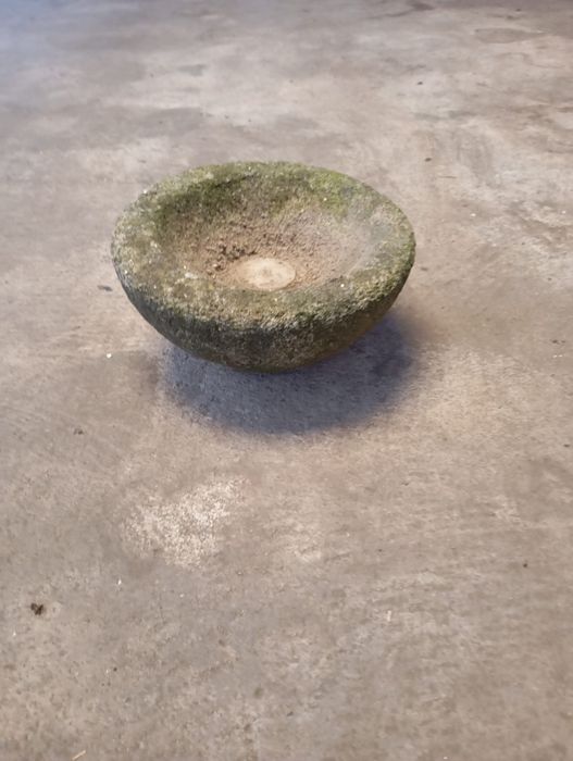 Vendo este pia de pedra muita bonita bom estado