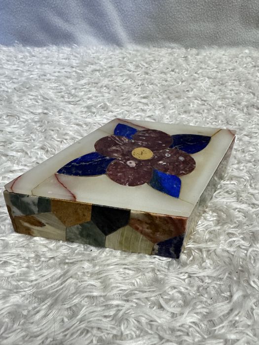 Szkatułka z kamieni Vintage