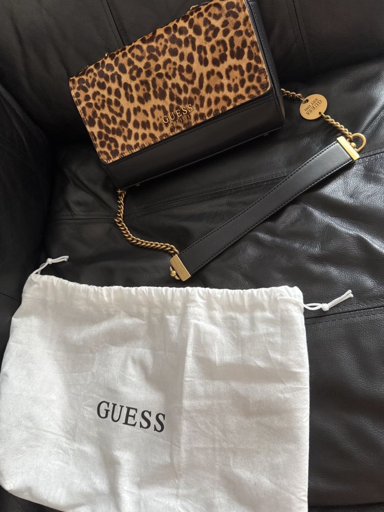 Брендовая леопардовая сумочка guess