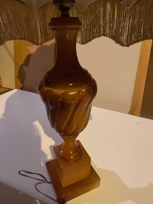 Luminária Vintage - Base Marmorizada e Abat-jour – Elegância Clássica