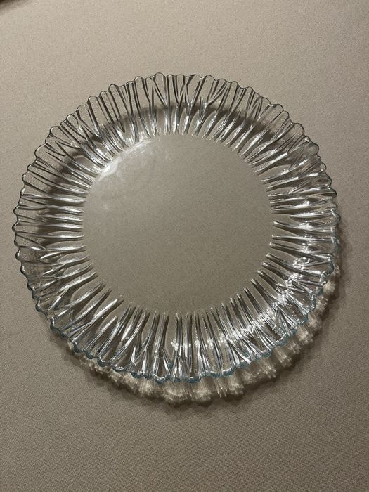 Zestaw naczyń deserowych.