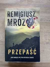 Przepaść, Remigiusz Mróz