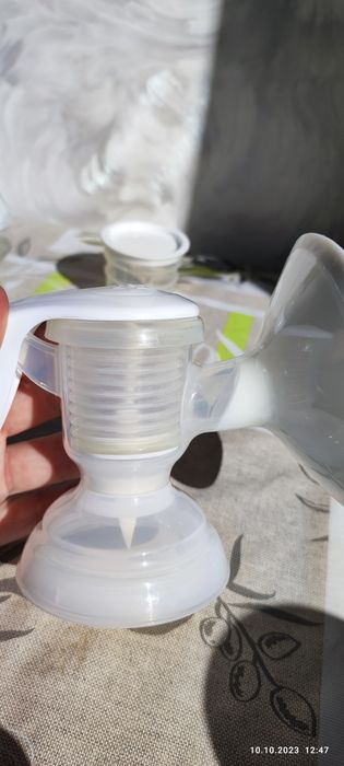 Продам механический молокоотсо Tommee Tippee