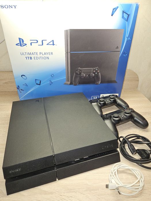 Sony Playstation 4 1Tb CUH-1208B, 2шт геймпади+ гра Assassin's Creed