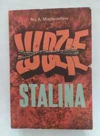 książka Ludzie stalina  i 3 klucze z grzechotką