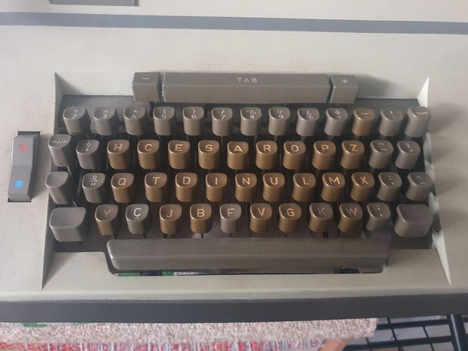 Máquina de escrever antiga Imperial