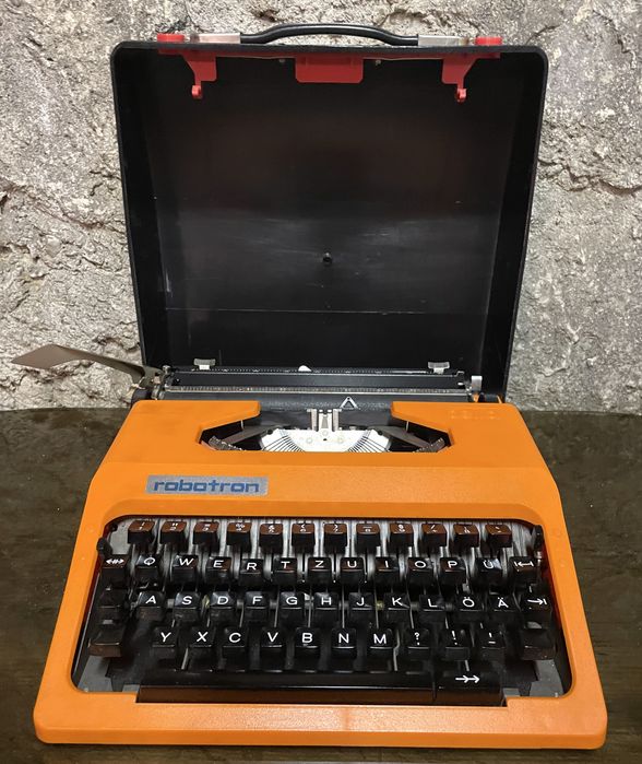 CELLA Robotrom stara maszyna do pisania walizkowa przenośna 7 DDR