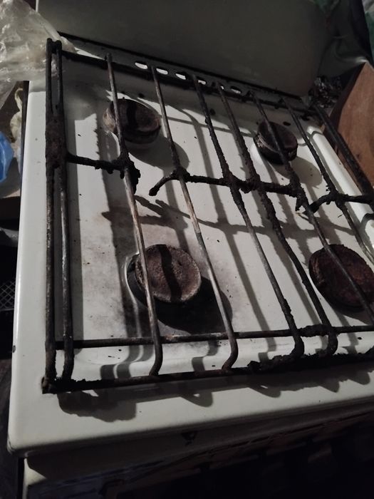 Плита газова б/у для дачі чи літню кухню.Пишіть.