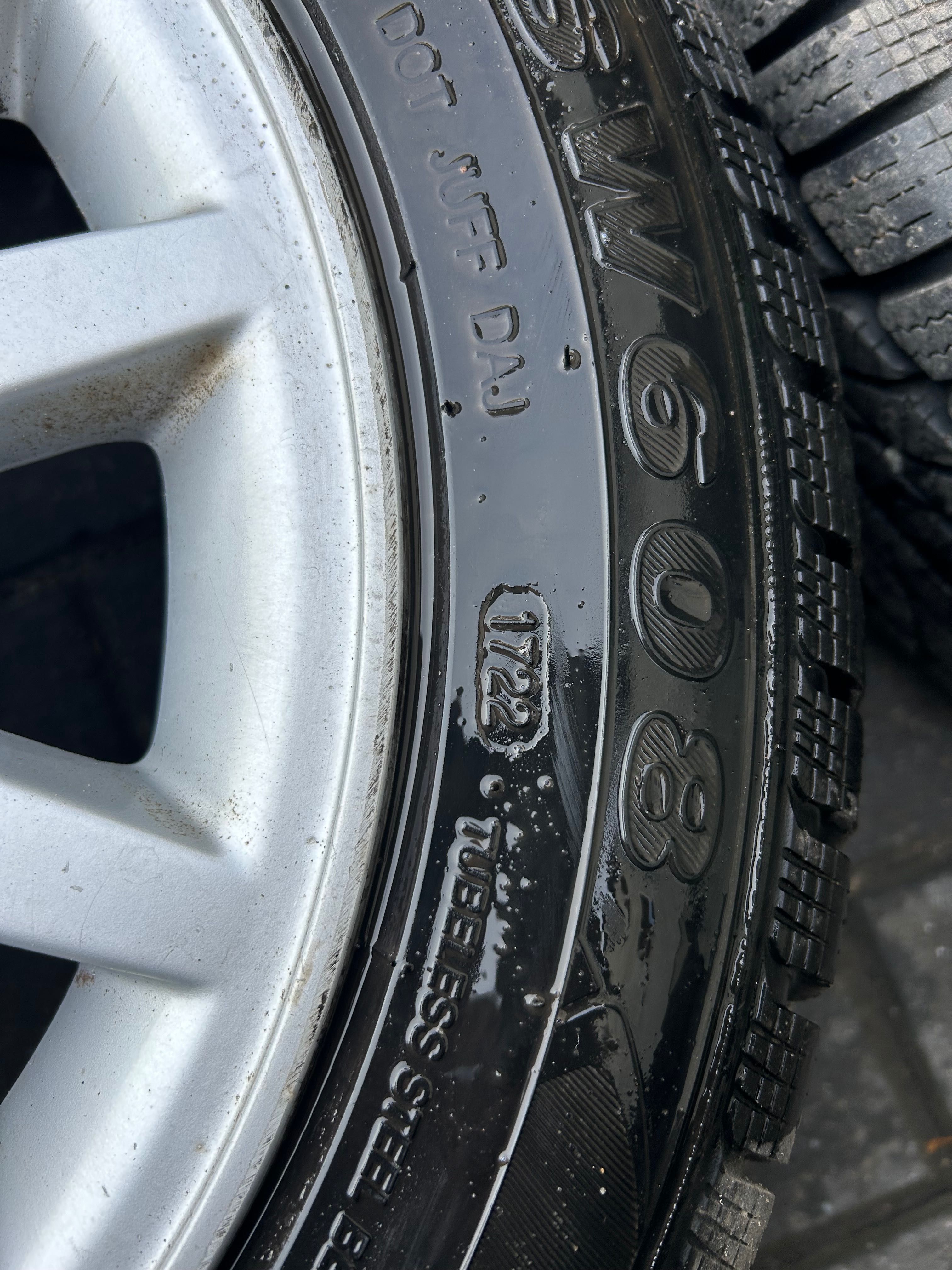 Alufelgi 4x114.3 ET45 Opony zimowe jak nowe 185/55 R15 Nissan