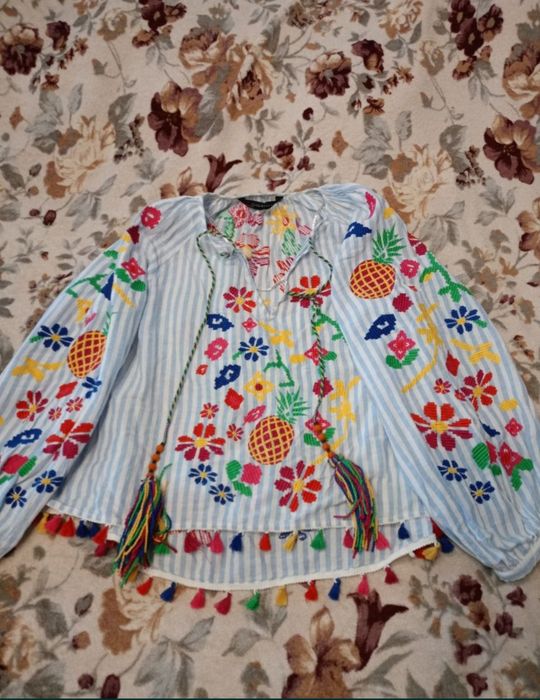 Блузка Zara c вышивкой