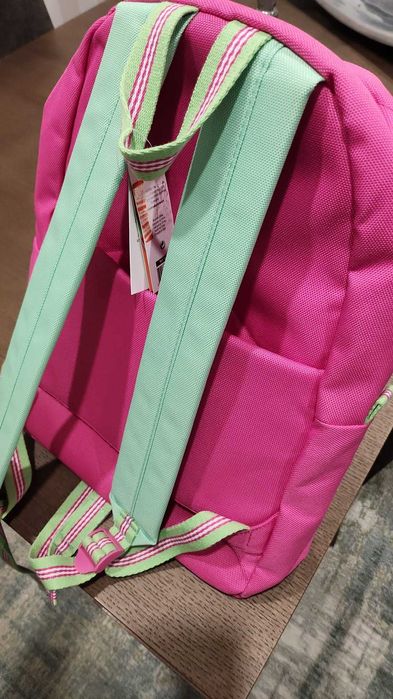 Mochila nova de menina