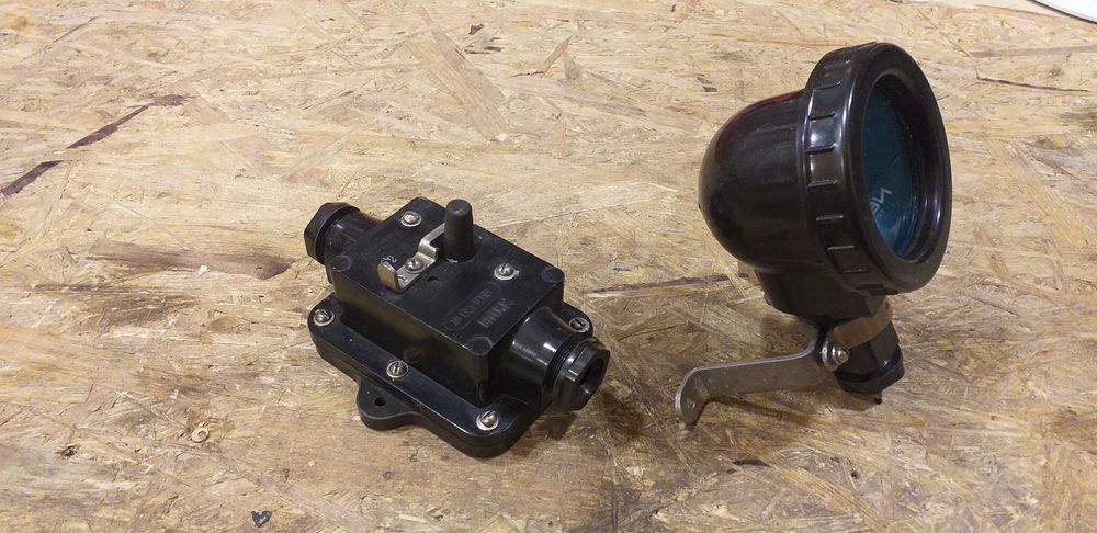 Lampa lampka bakelitowa włącznik reflektor szperacz  bakelit loft prl