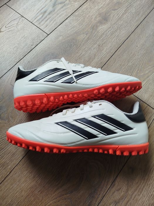 Halówki adidas. Rozmiar 40 2/3. Wkładka ok 25 cm.