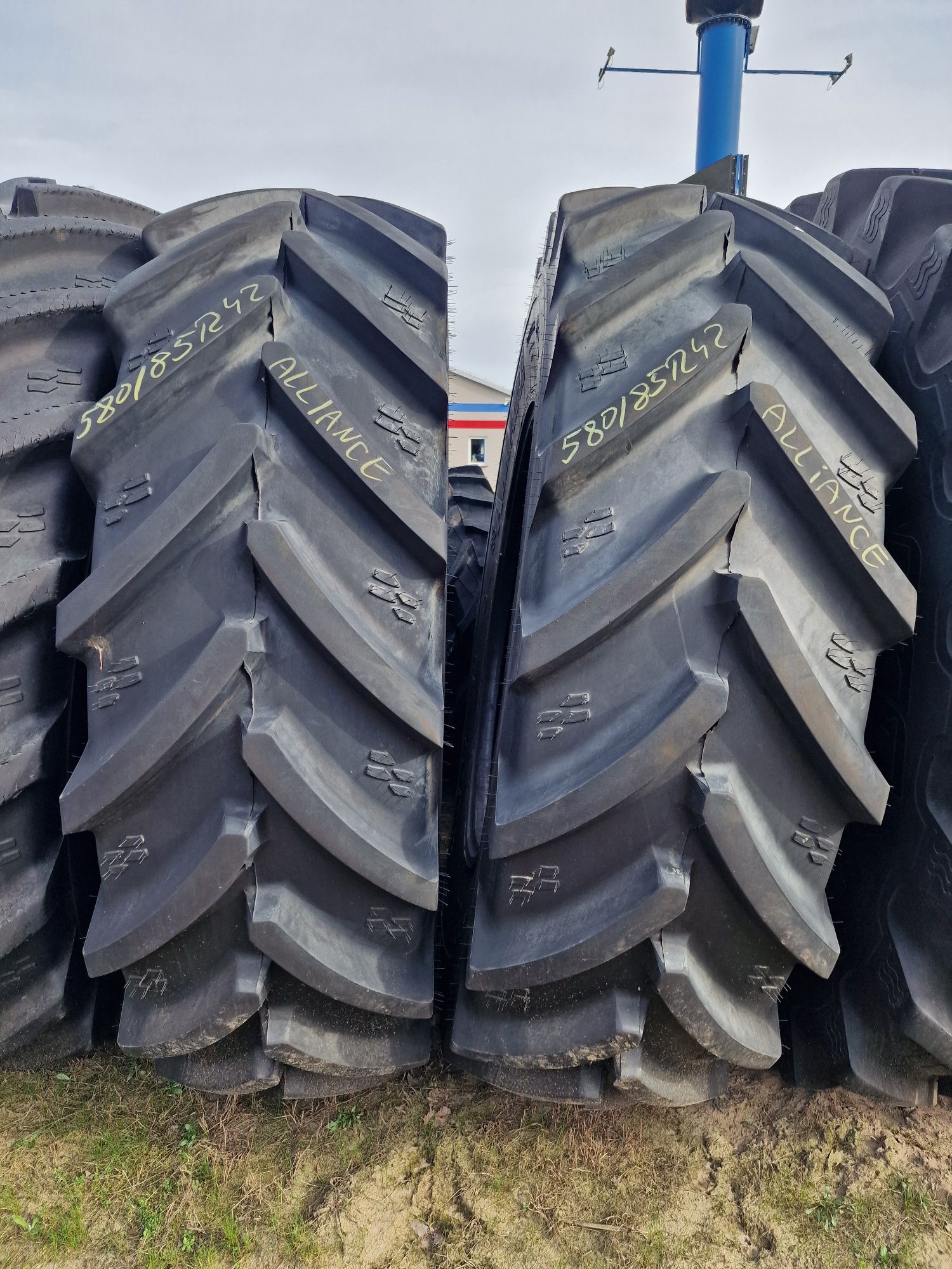 OPONY 580/85R42 Alliance