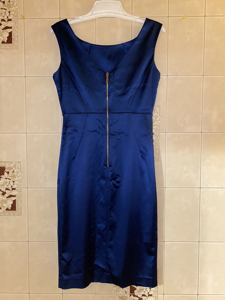 Платье вечернее/нарядное синее/красное по фигуре атласное итальянское