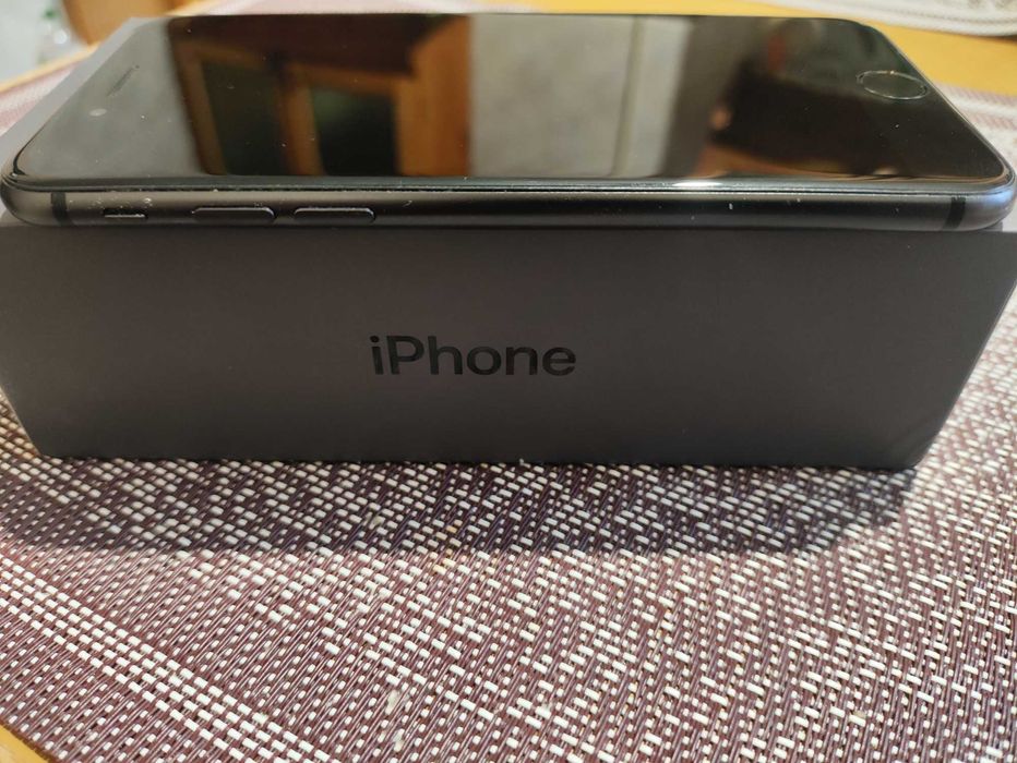 Продам iPhone 8 64 ГБ Space Grey