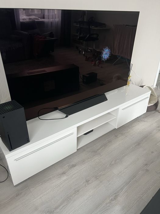 Поличка під телевізор