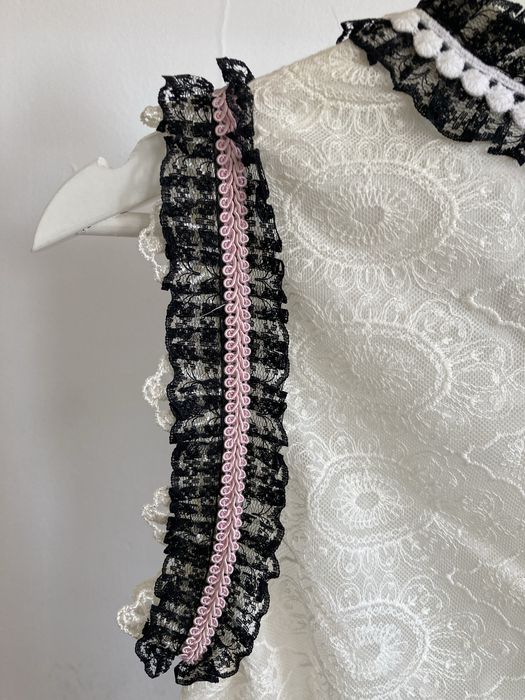 Waniliowa sukienka z włoskiej koronki