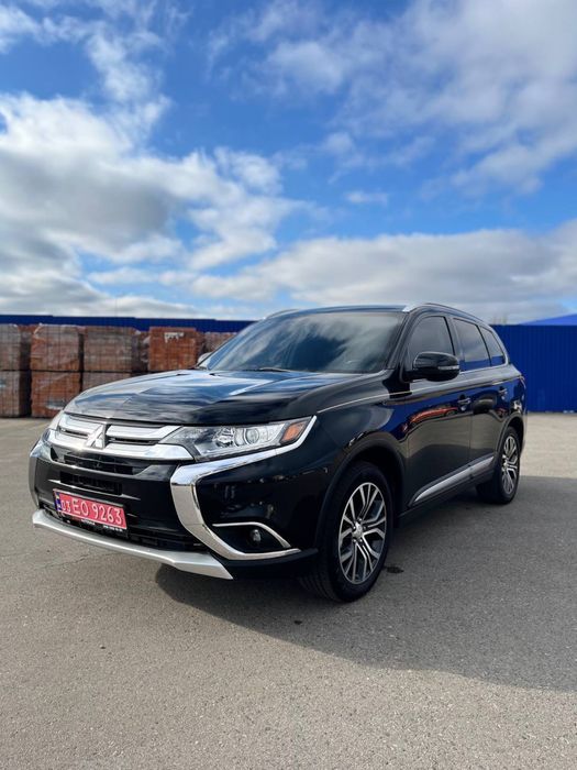 Mitsubishi Outlender 2.4 бензин 2017 рік