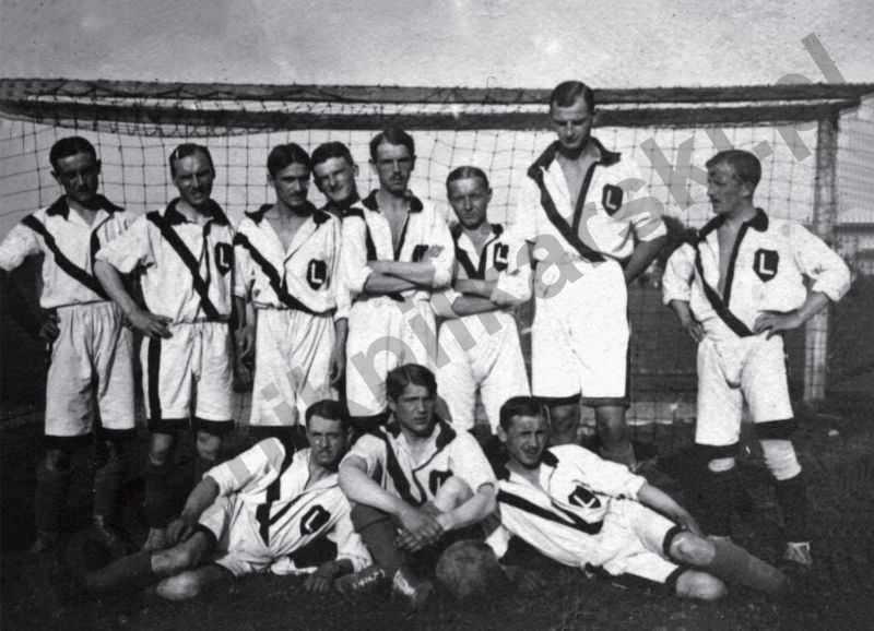 Pocztówka - 1917 Drużyna piłkarska Legii (Warszawa)