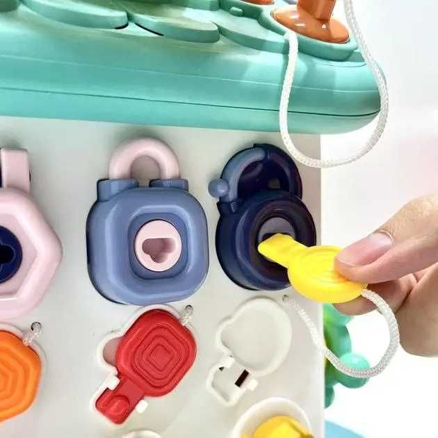 Ігровий центр WToys Будинок бізіборд казки укр мова (62638) Розд/Дроп