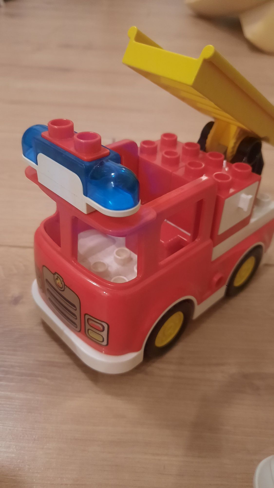 Lego duplo wóz strażacki