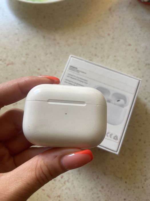 AirPods 2 оригиальный футляр