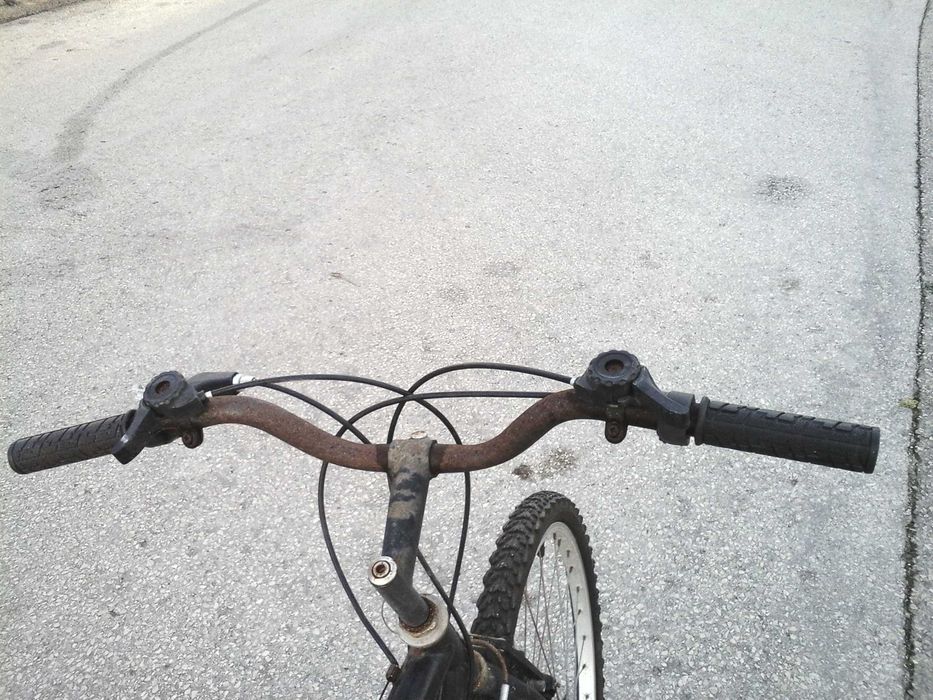 Bicicleta de montanha BTT roda 26" em estado razoavel