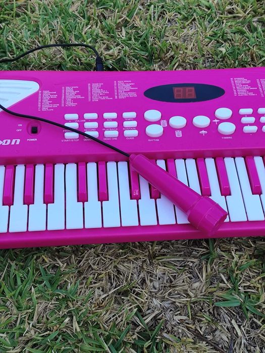 Piano Elétrico com Microfone - Como Novo!