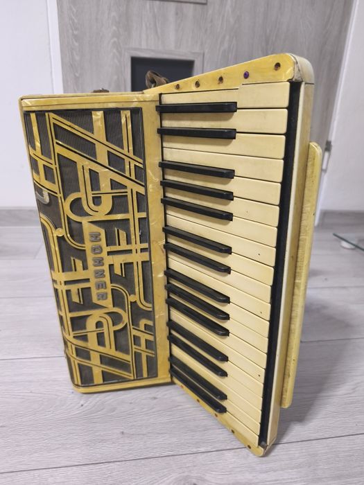 Stary akordeon hohner