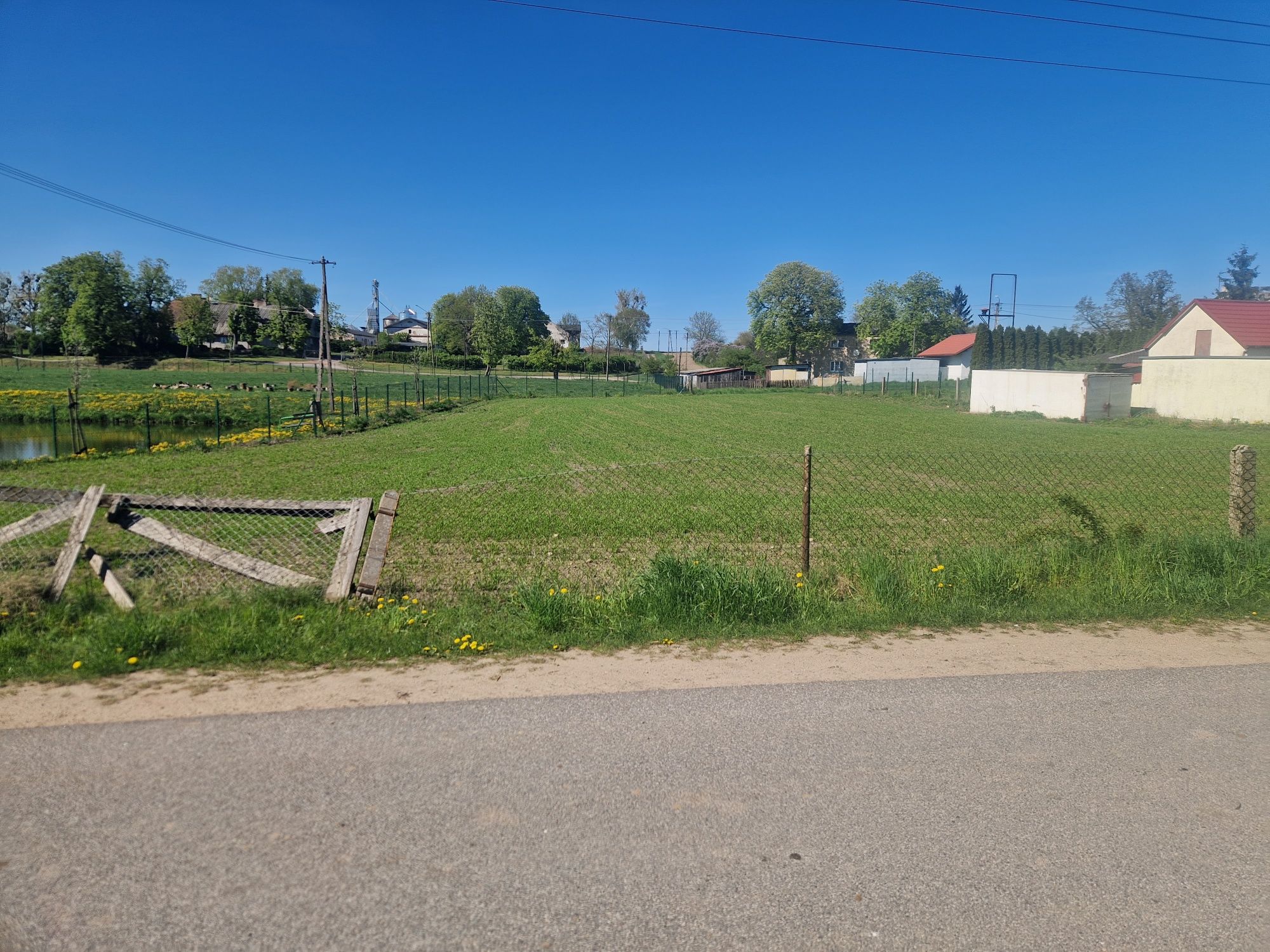 Sprzedam działkę budowlaną 2 tyś metrów lucim